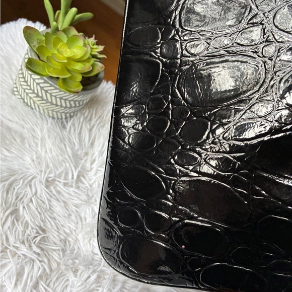 Black Croc-Embossed Handbag 🖤 - Picture 6 of 8